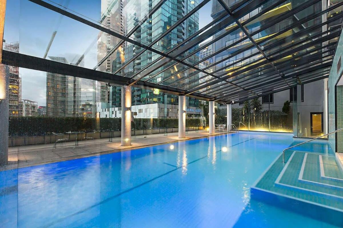 Apartment A Large 2br Near Crown Sleeps 8 Free Parking