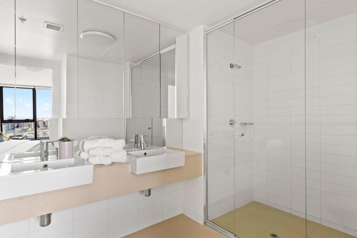 A 2br With Amazing Harbor Views Free Parking *