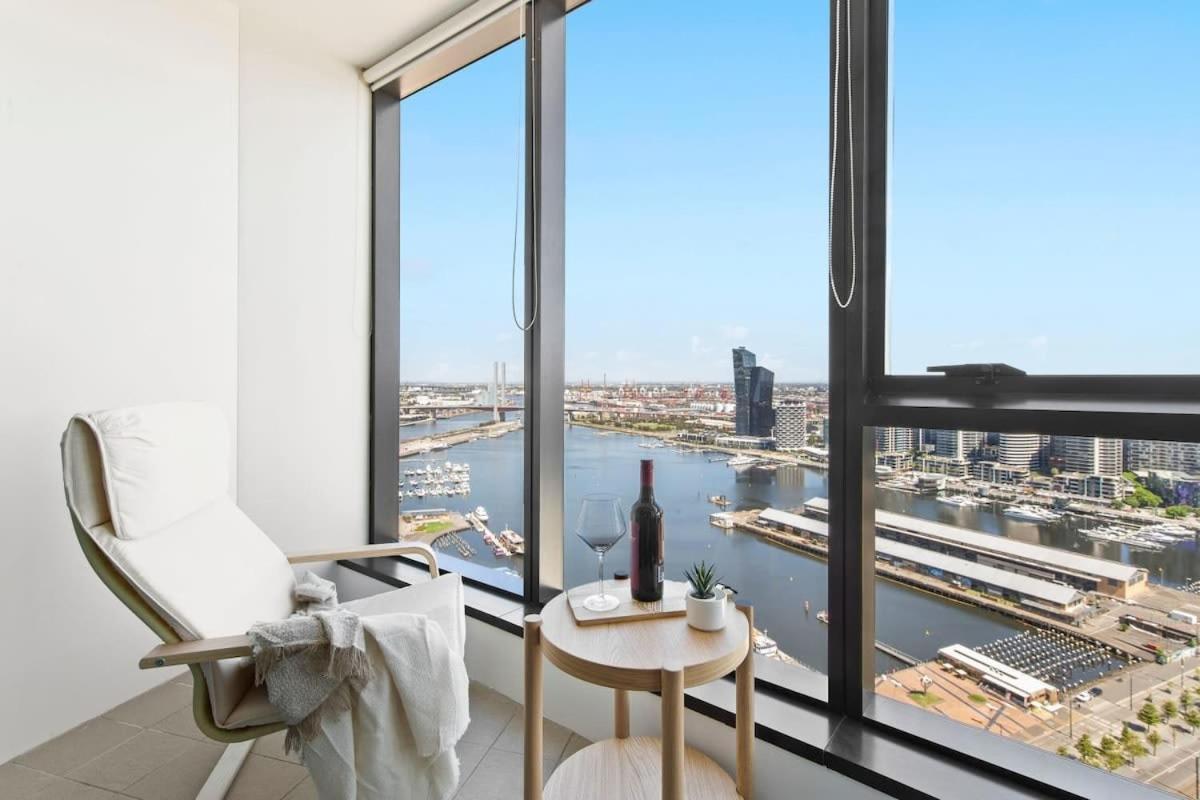 A 2br With Amazing Harbor Views Free Parking