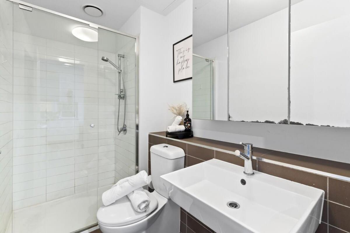 A 2br With Views Next To Southern Cross Apartment *