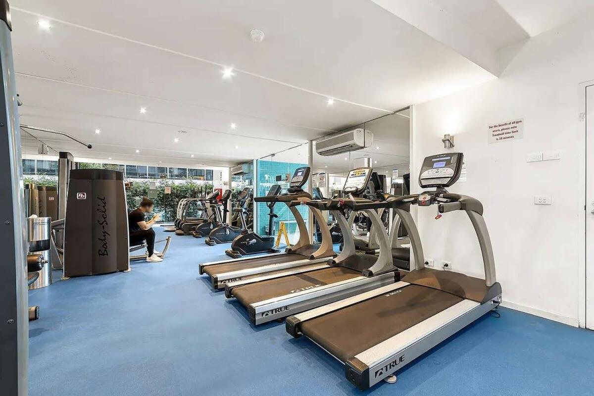 A Large 2br Near Crown Sleeps 8 Free Parking *