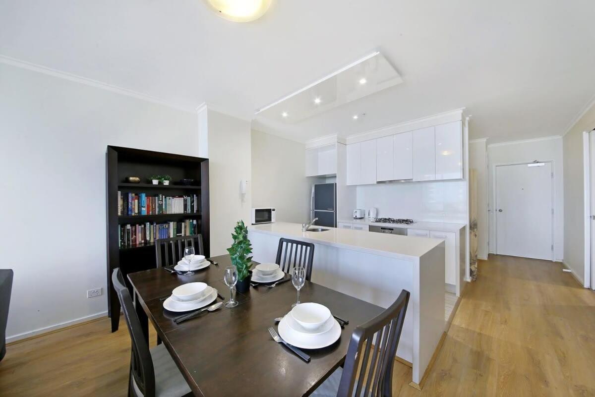 A Stylish 2br Apt Next To Crown With Free Parking * Melbourne
