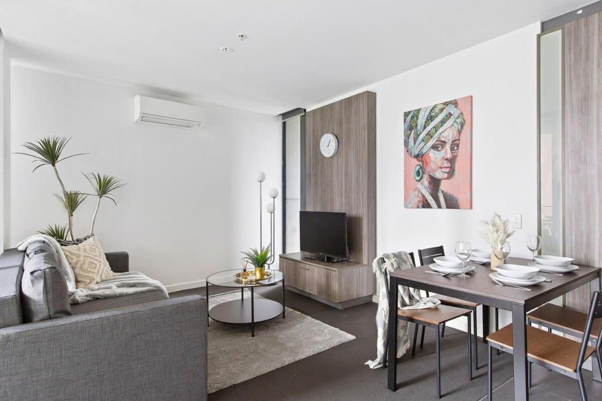 A Cozy 2br Apt Opposite Southern Cross Station *