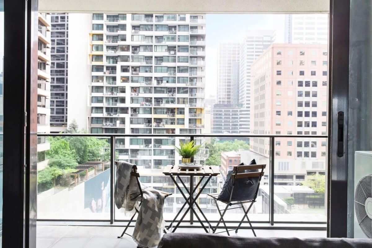 A Cozy 2br Apt Opposite Southern Cross Station Melbourne