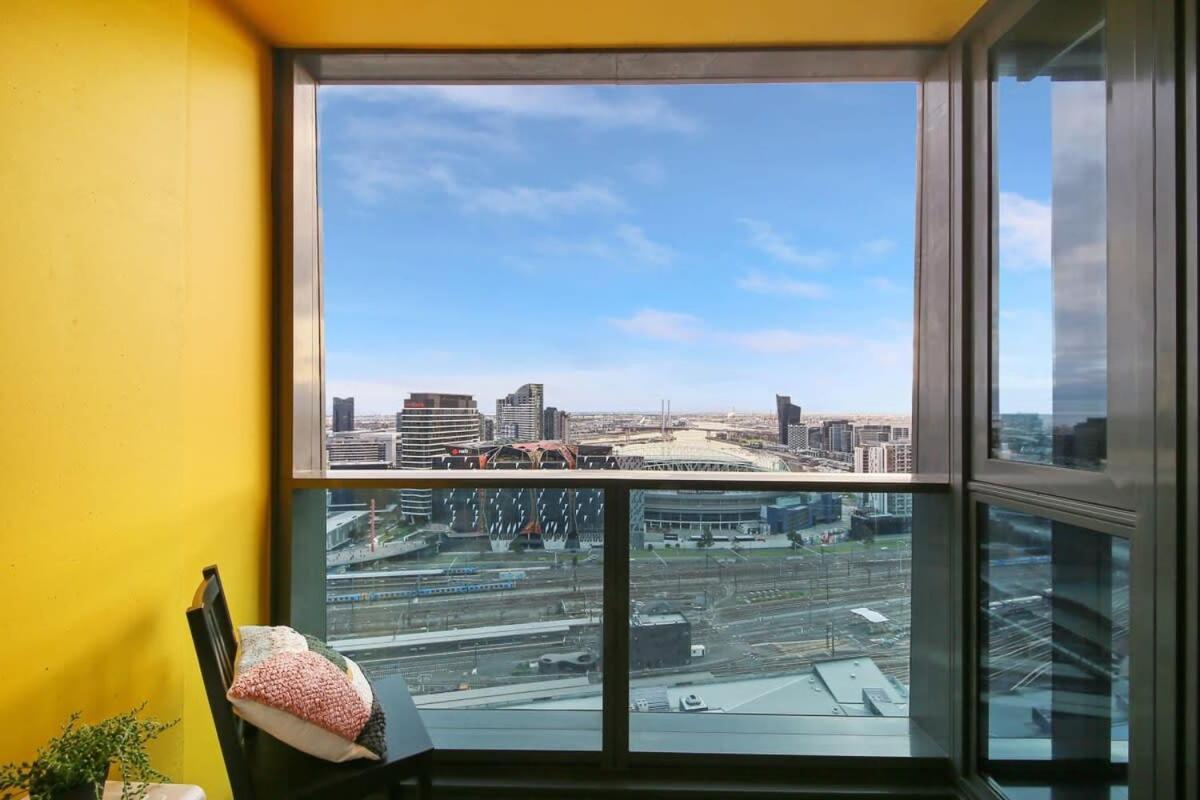 A Comfy Cbd With Amazing Harbour Views Right Next To Southern Cross Apartment Melbourne