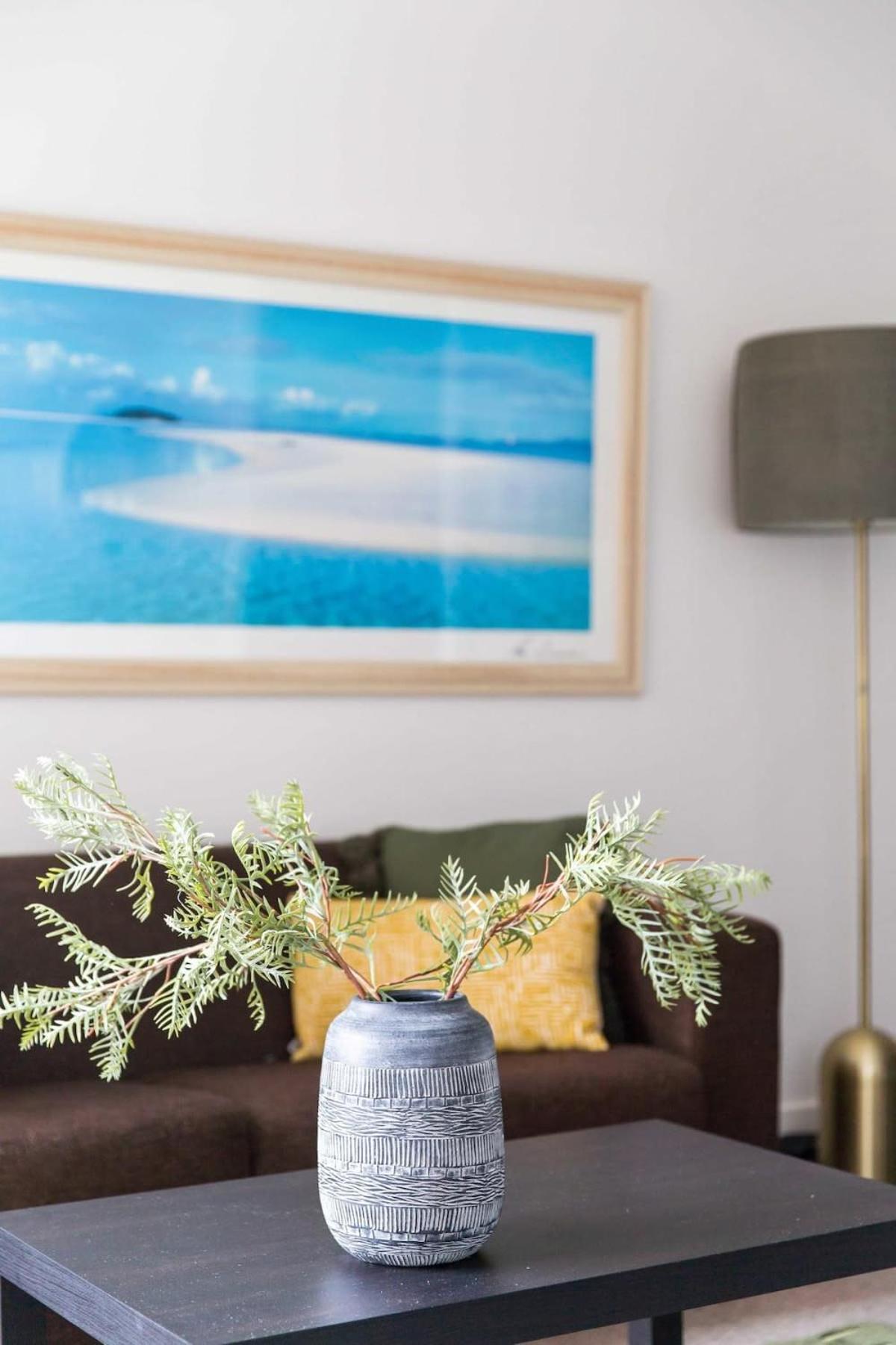 A Cozy 2br On Collins Near Flinders Station