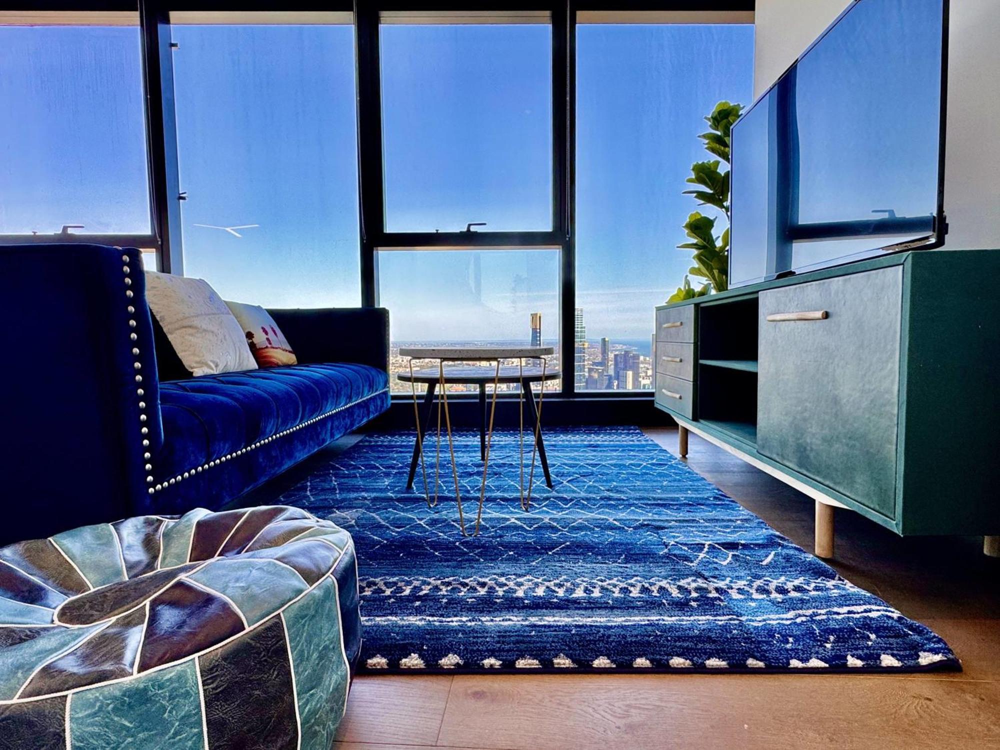 Sky High 3 Beds Apartment *
