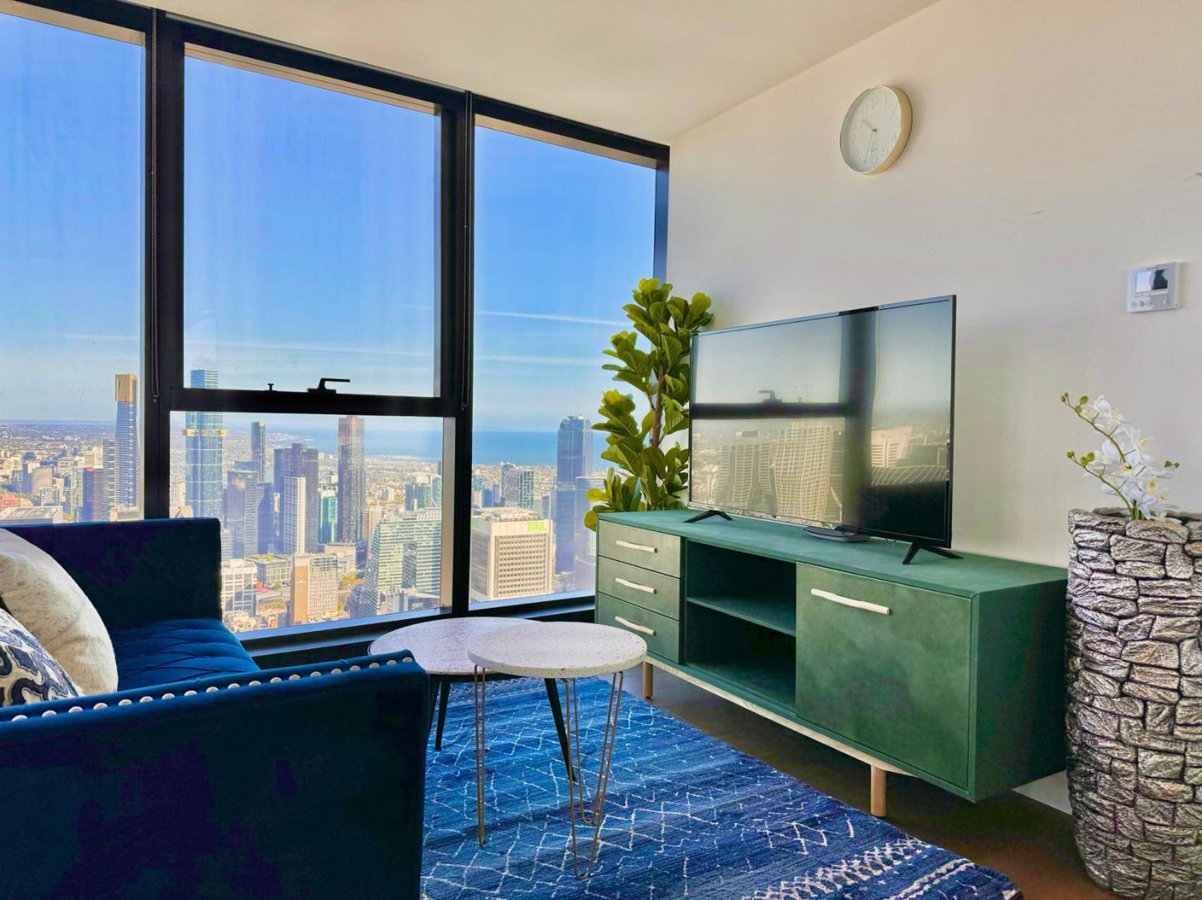 Sky High 3 Beds Apartment *