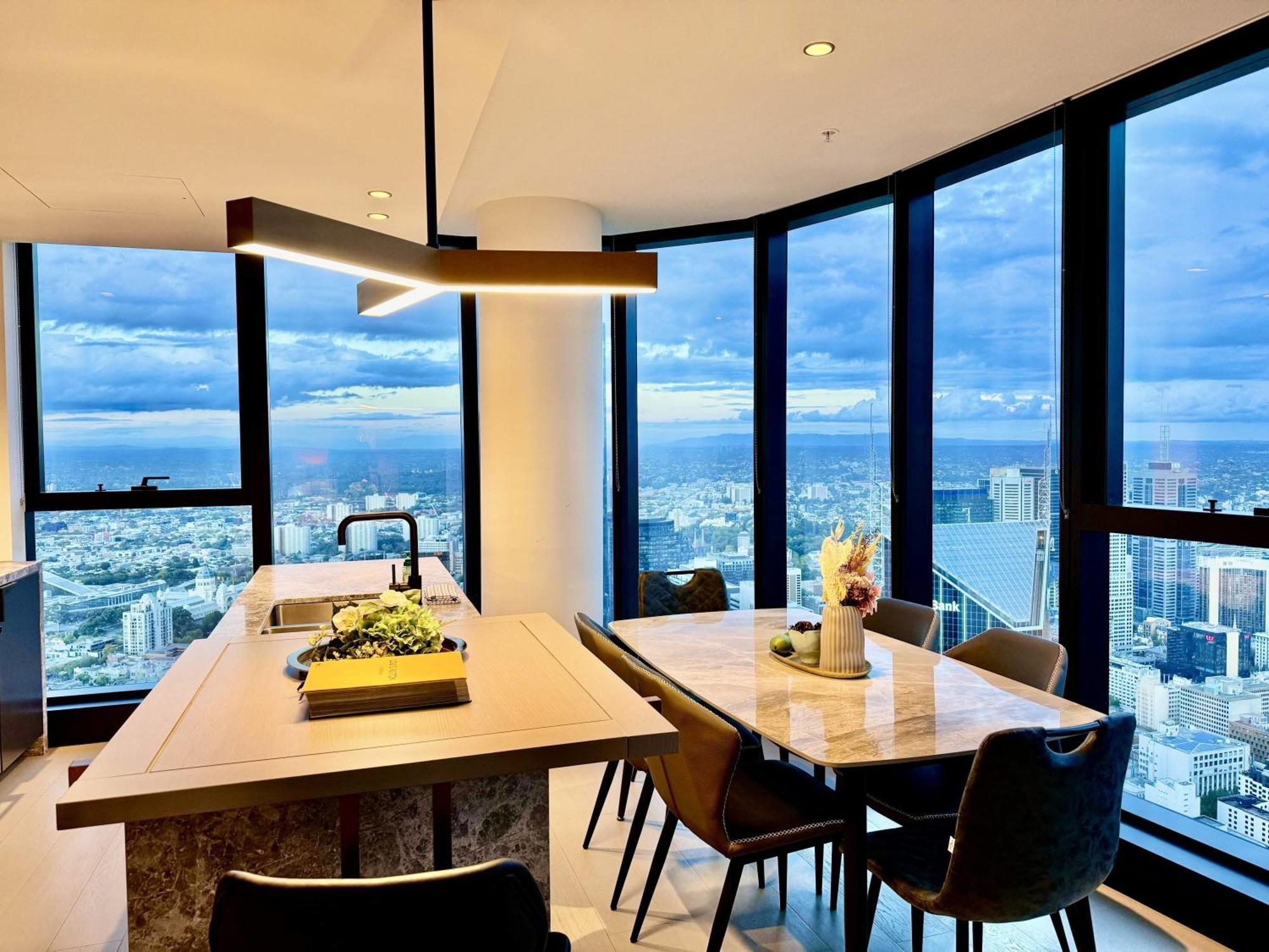 Sky High 3 Beds *