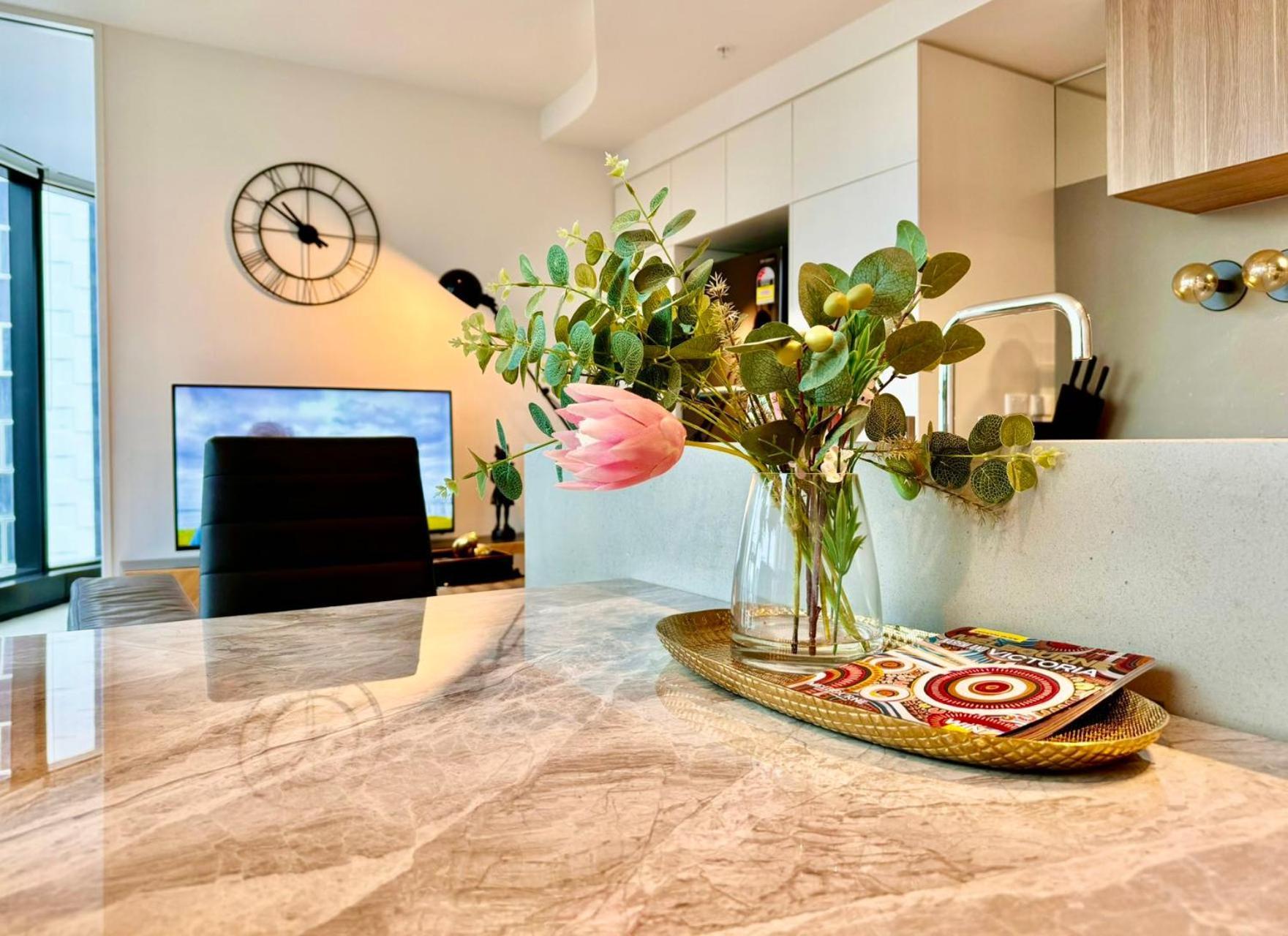 Apartment Highrise Location 2baths Melbourne