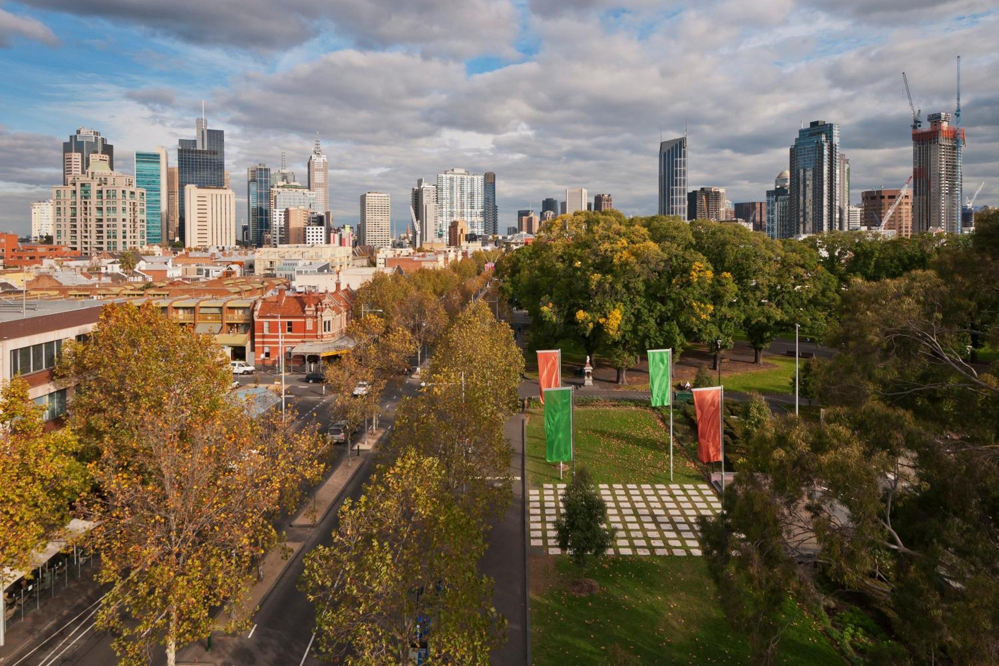Carlton Lygon - Close To Uni 3*