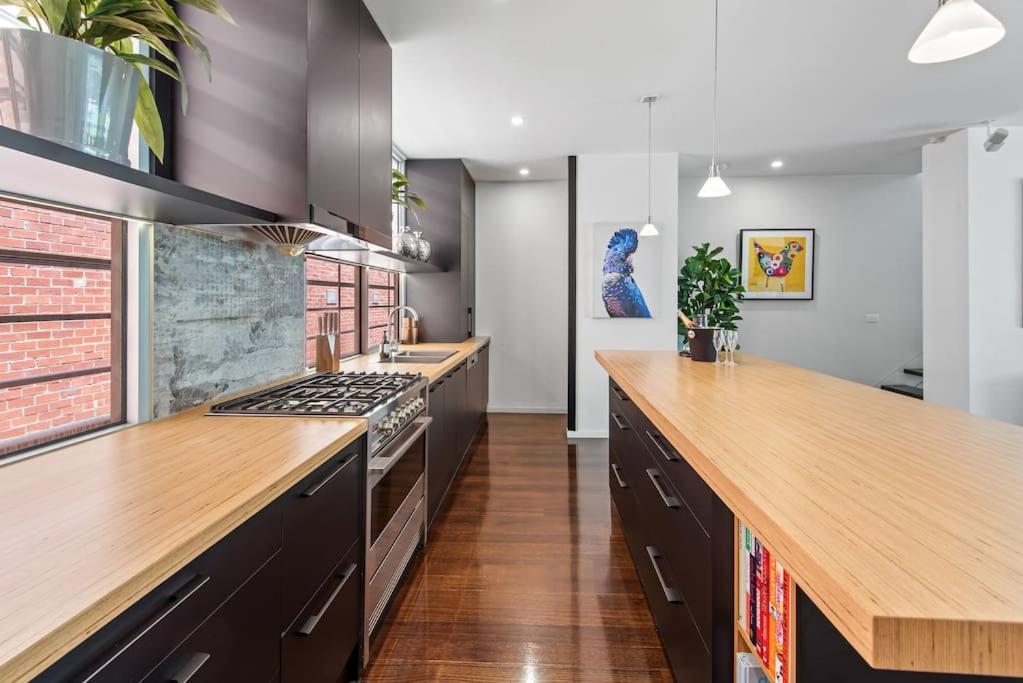 Stunning Executive Townhouse In Richmond Holiday home Melbourne
