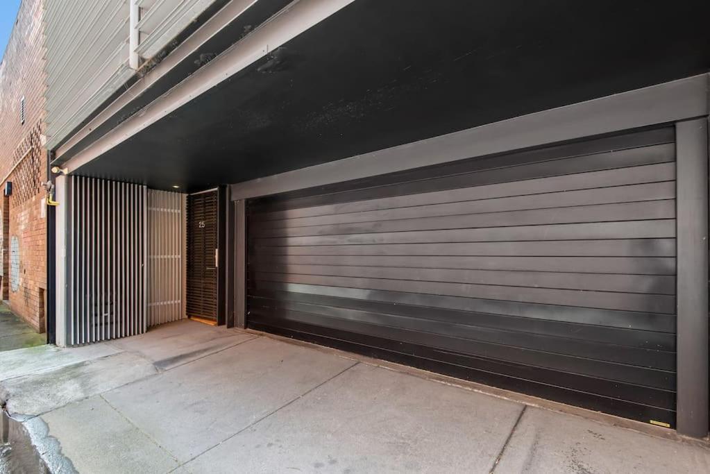 Stunning Executive Townhouse In Richmond Holiday home Melbourne