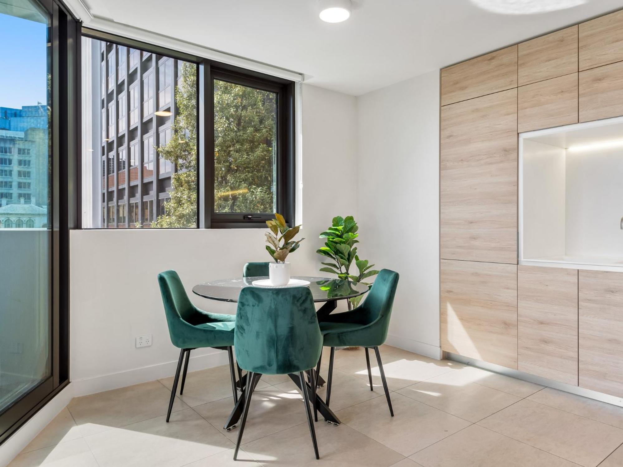 Apartment Light Filled By Park &