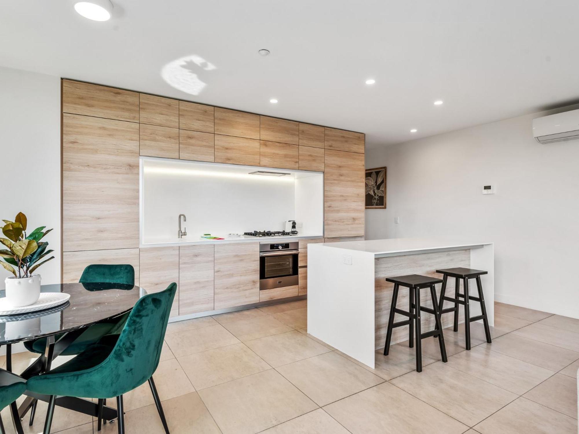 Apartment Light Filled By Park & Melbourne