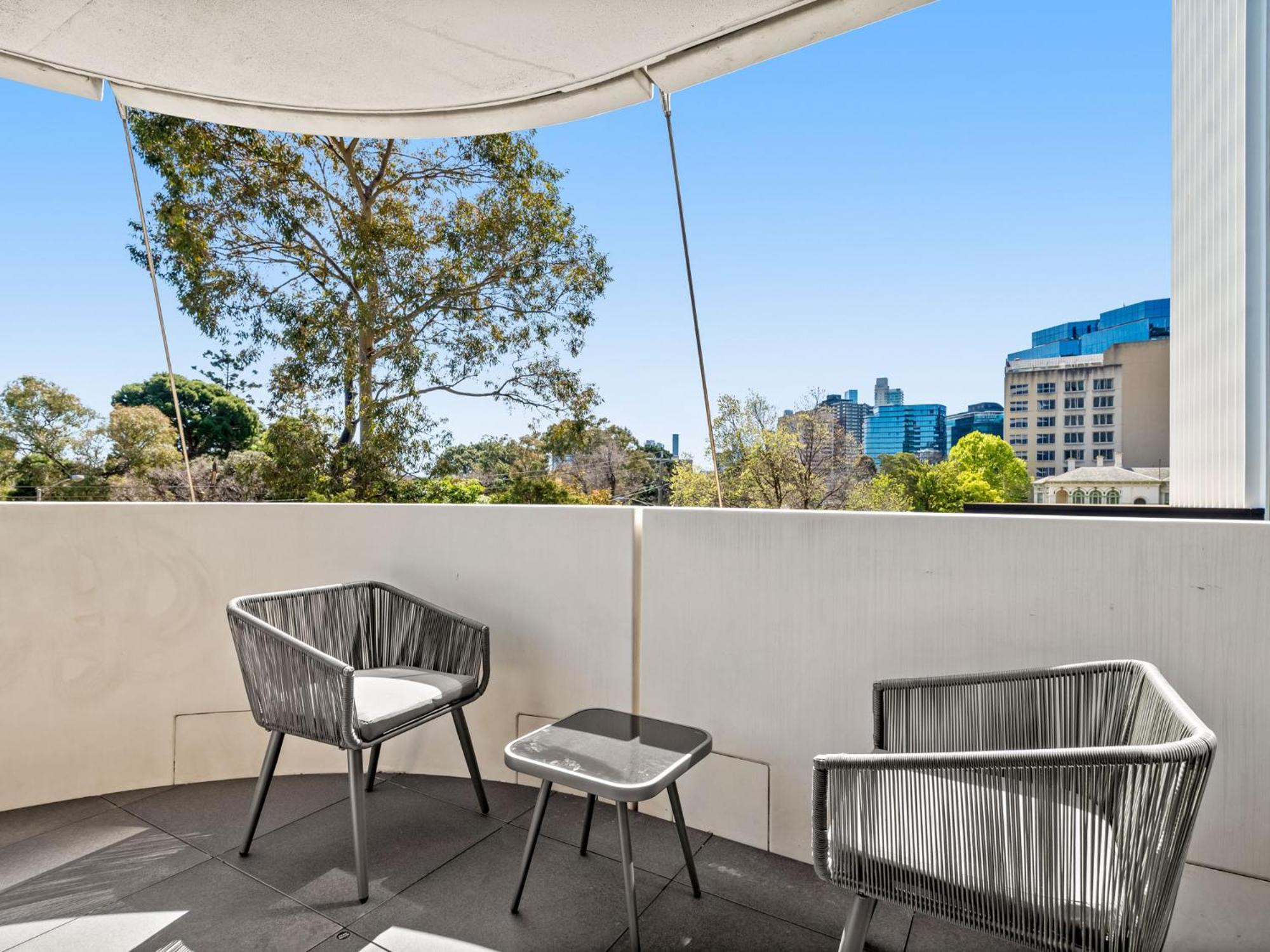 Light Filled By Park & Apartment Melbourne