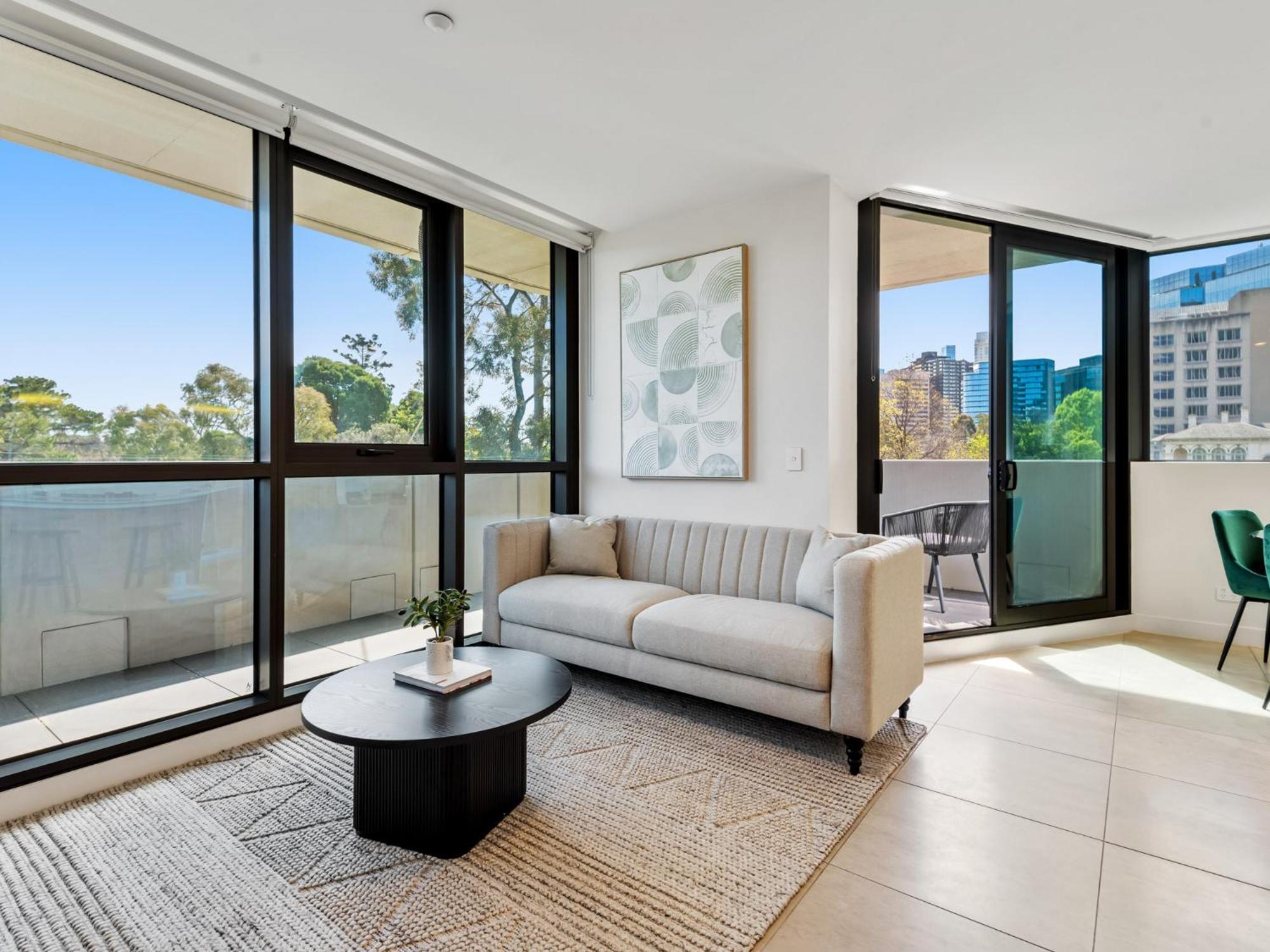 Apartment Light Filled By Park & Melbourne