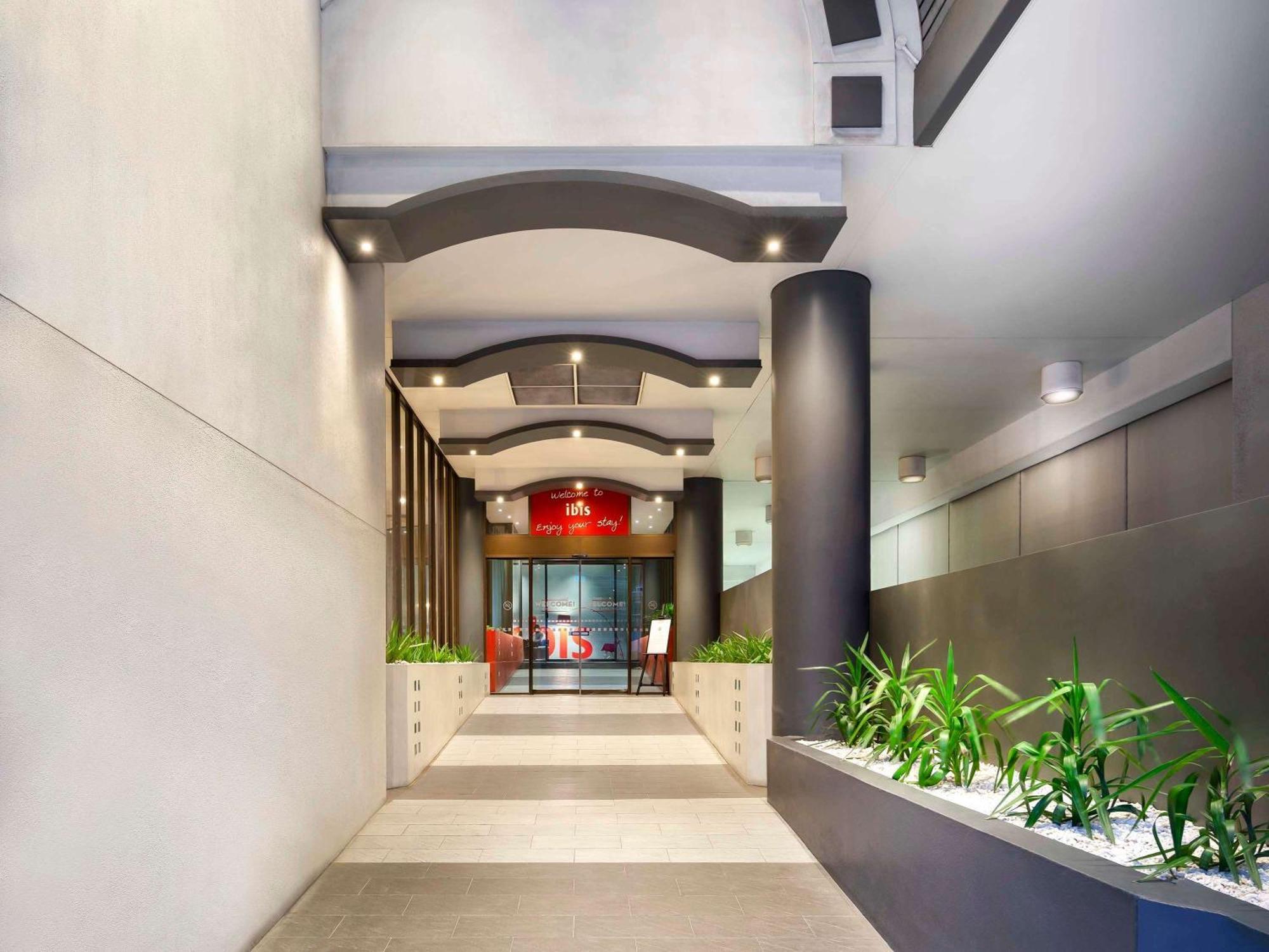 Ibis And Aparthotel 3*