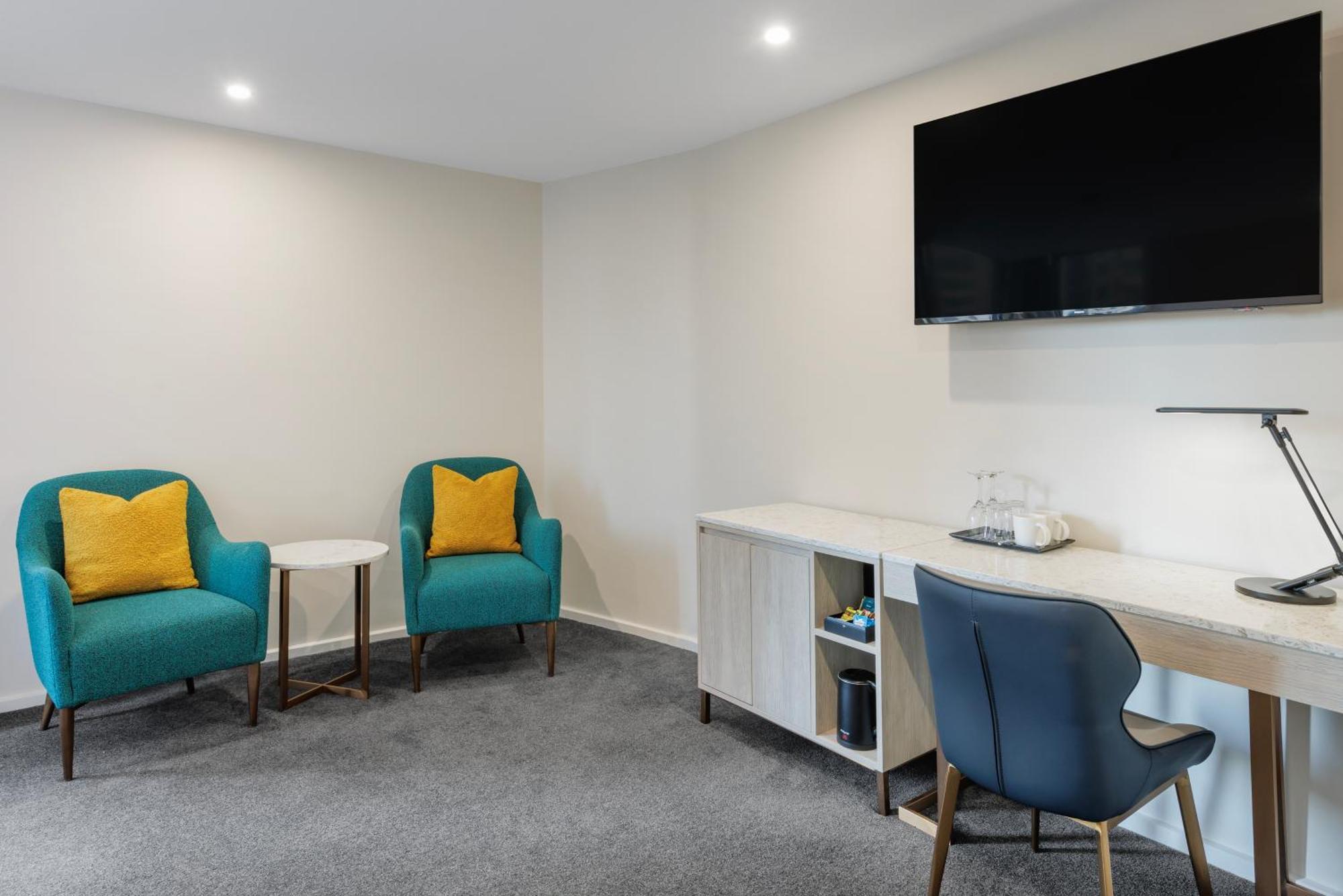 Grand Chancellor Hotel 4*