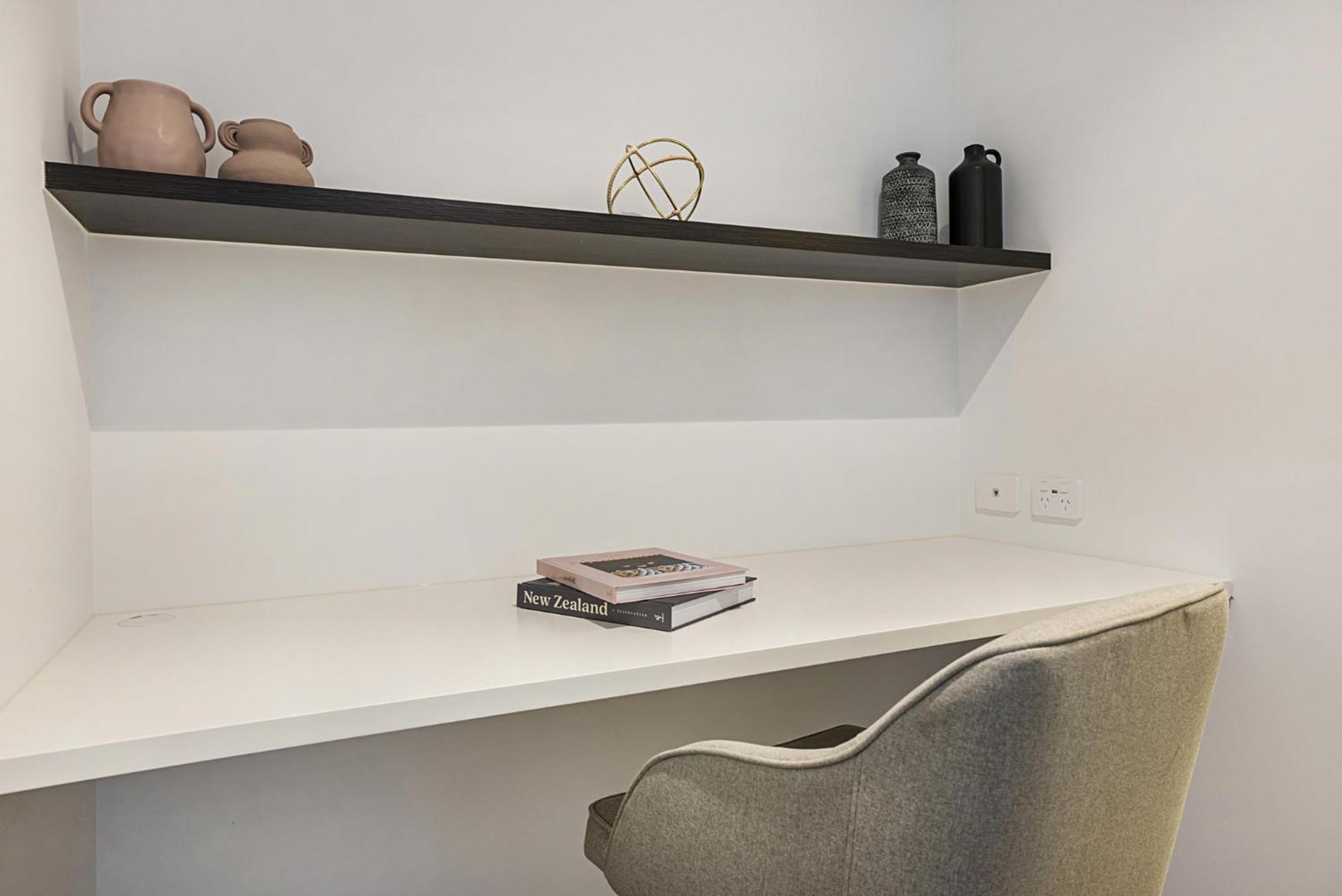 Apartment Modern, Executive 1 Bedroom With Balcony *