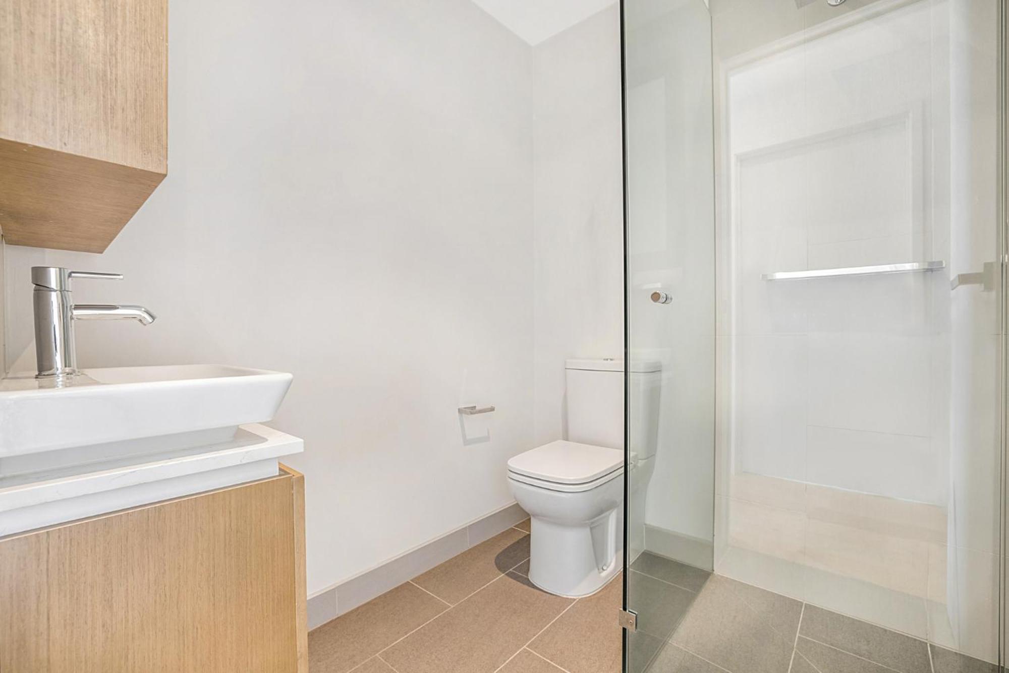 Comfy 2-bed Balcony Unit Near Iconic Chapel St *