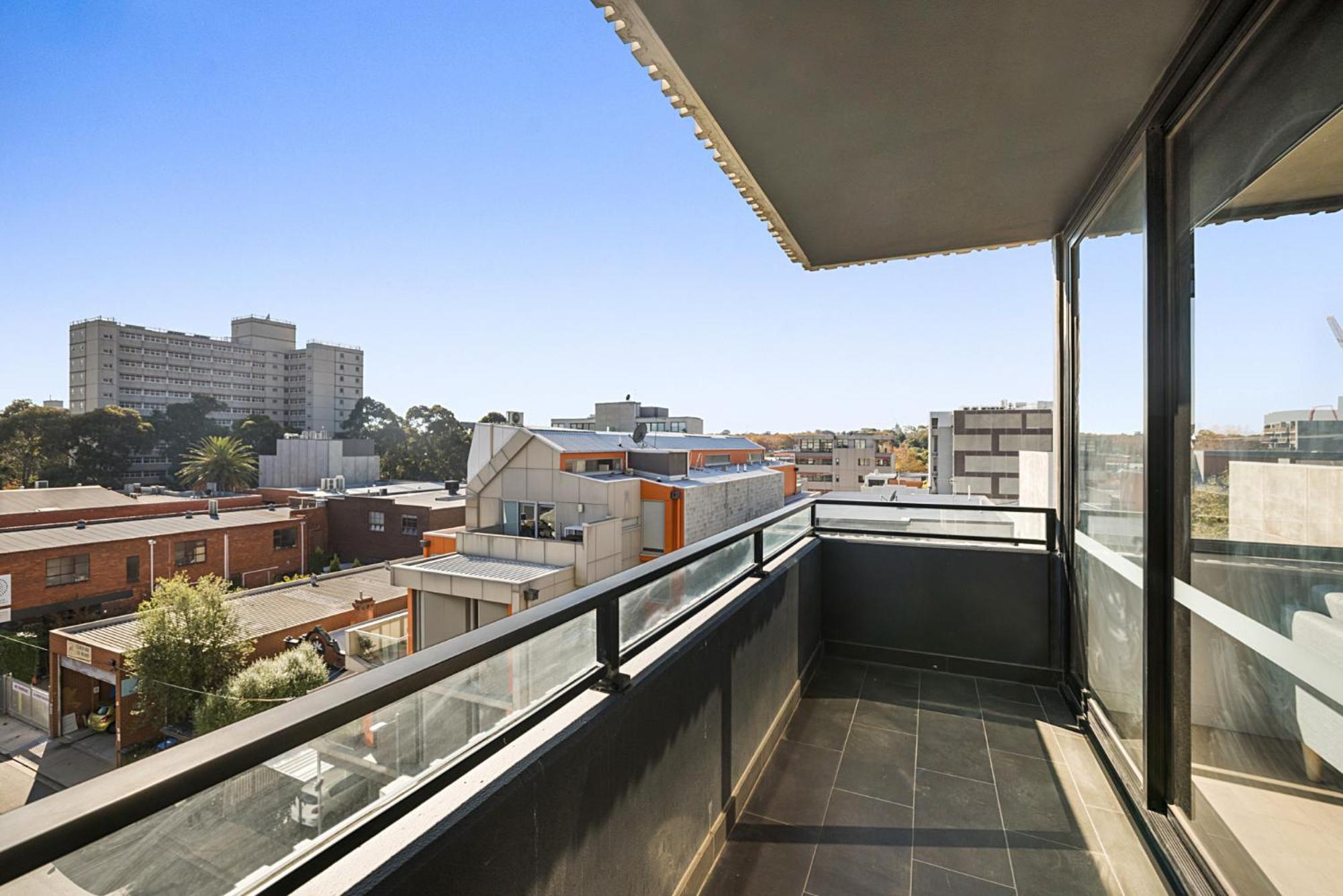 Comfy 2-bed Balcony Unit Near Iconic Chapel St Melbourne