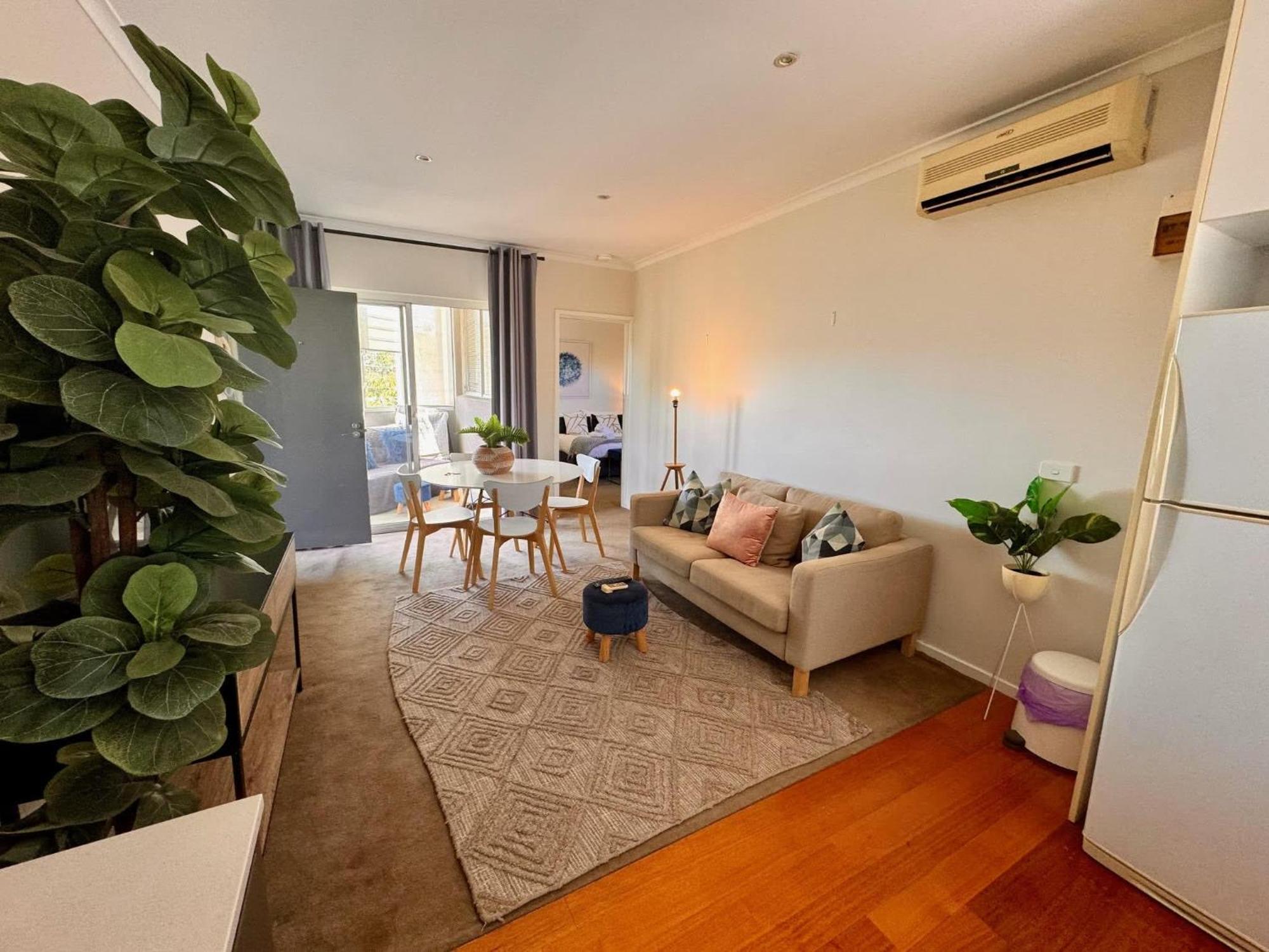 Windsor Prahran Sunny Spacious 1 Bed With Sunroom *