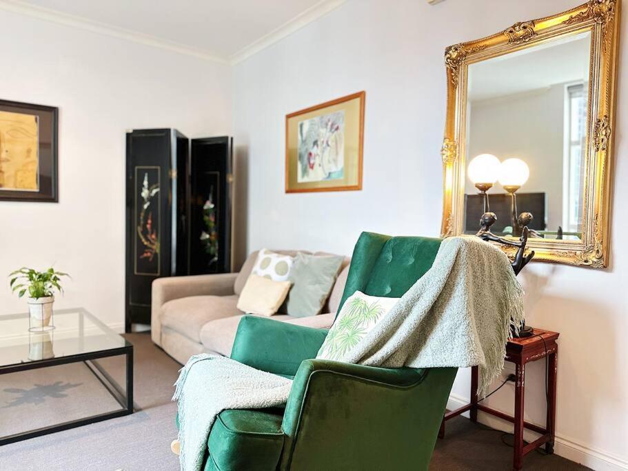 Aspire Cbd One Bedroom With Indoor Pool & Parking Available Apartment *