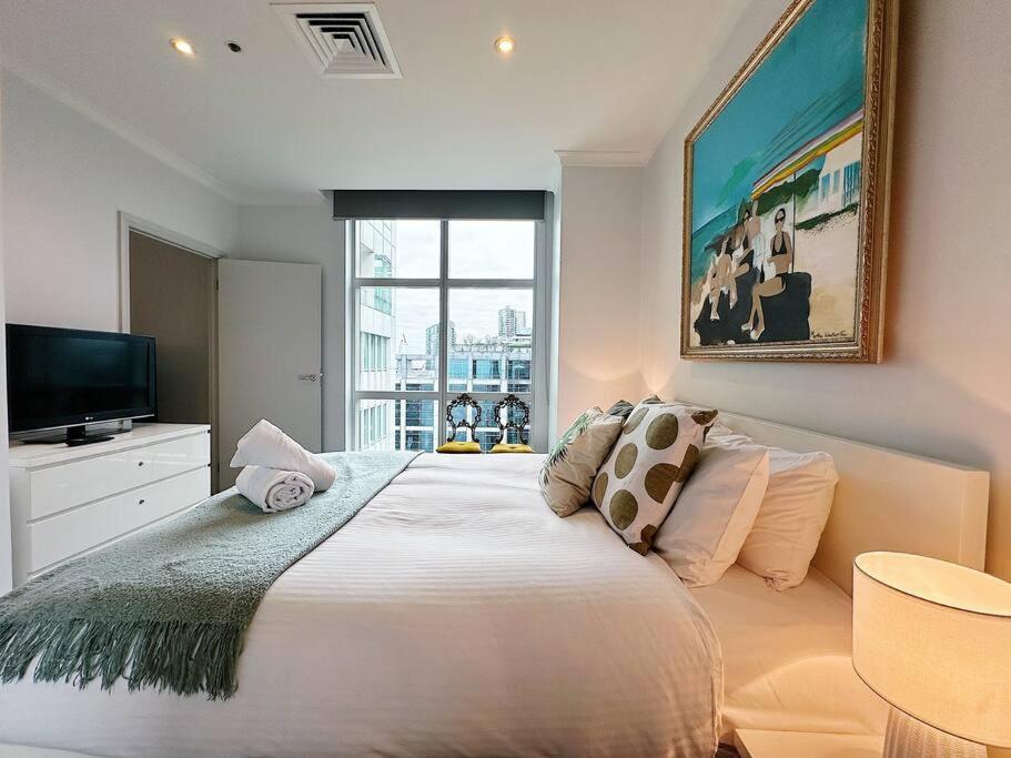 Aspire Cbd One Bedroom With Indoor Pool & Parking Available Melbourne