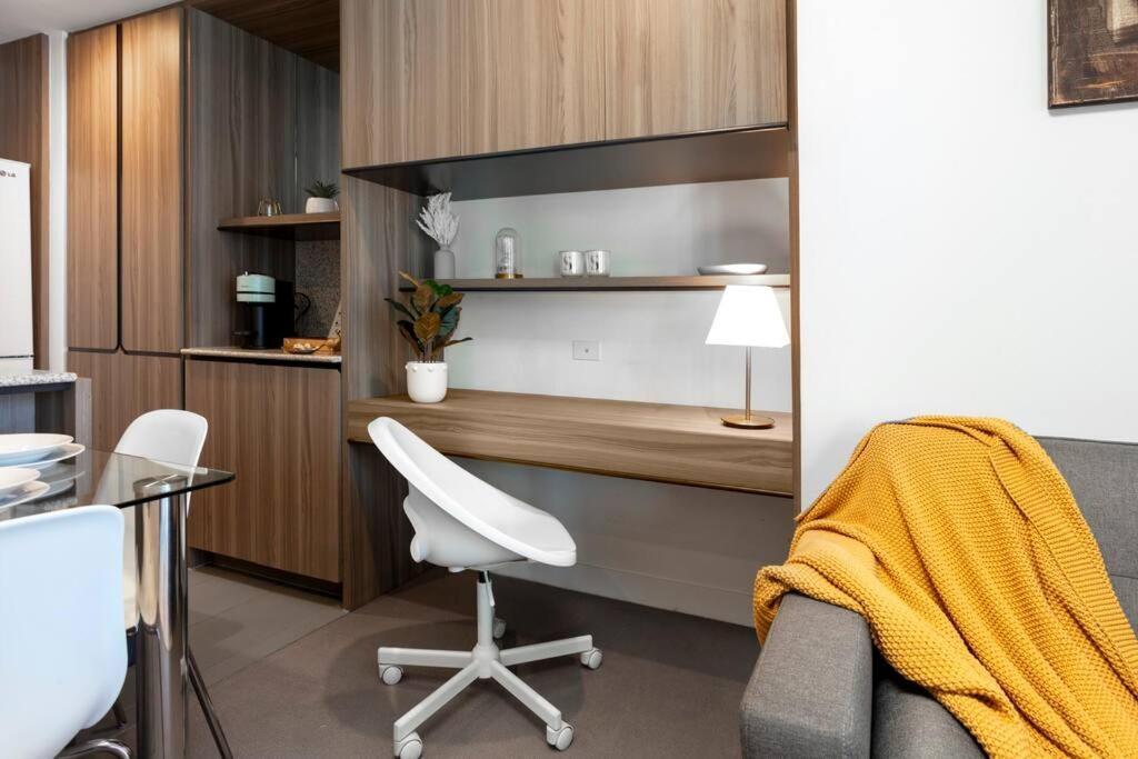 Unique & Spacious Retreat - Cozy Balcony View Apartment *