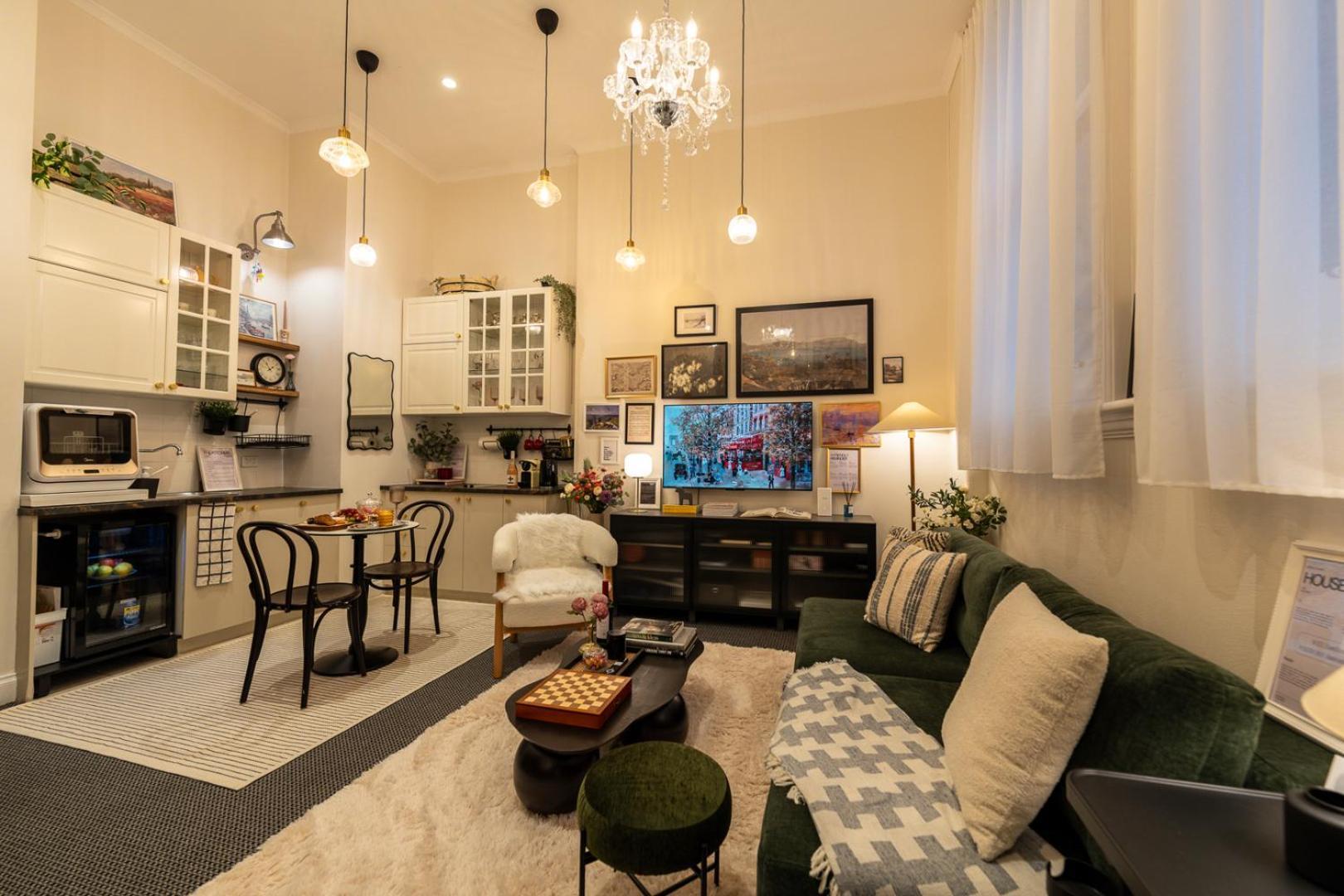 Apartment Emporium - Cbd Heritage Gem *
