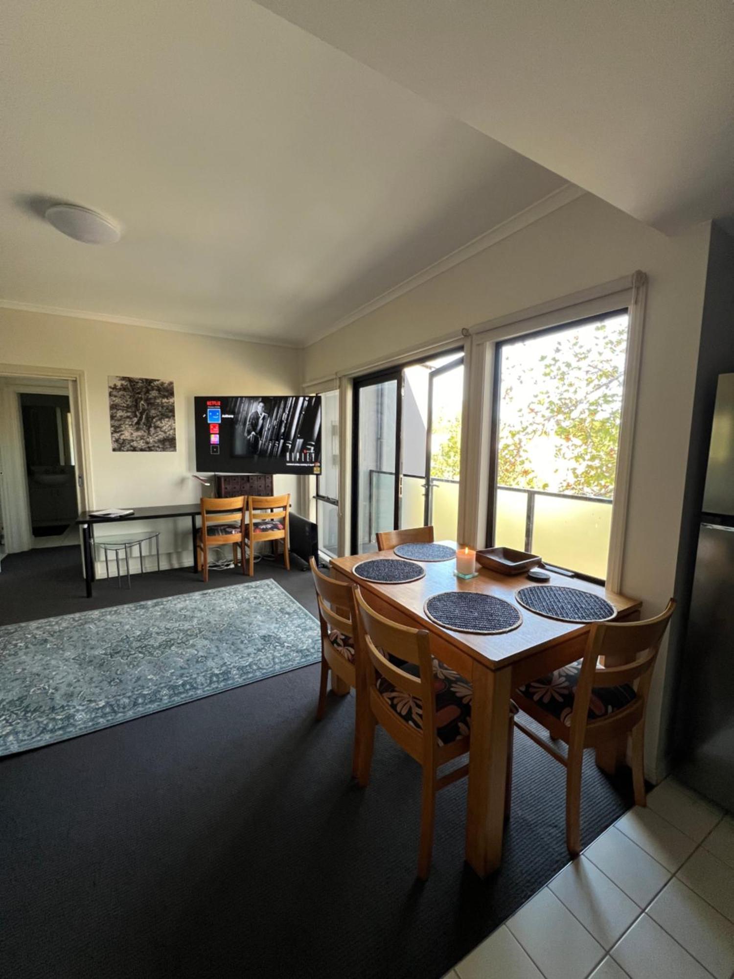 Apartment Cozy Apartment- Tranquil Haven In St Kilda's Heart *