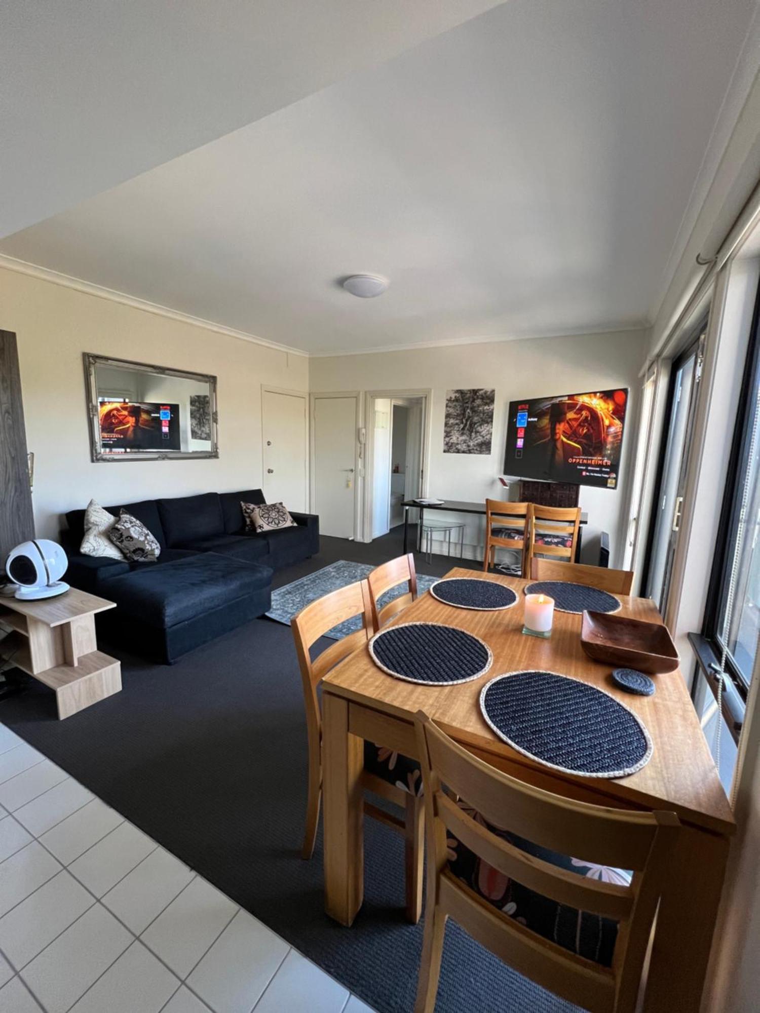 Cozy Apartment- Tranquil Haven In St Kilda's Heart Apartment