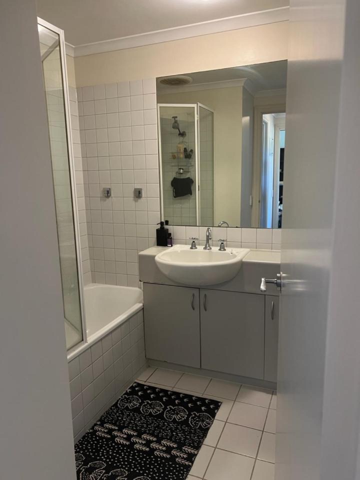 Cozy Apartment- Tranquil Haven In St Kilda's Heart *