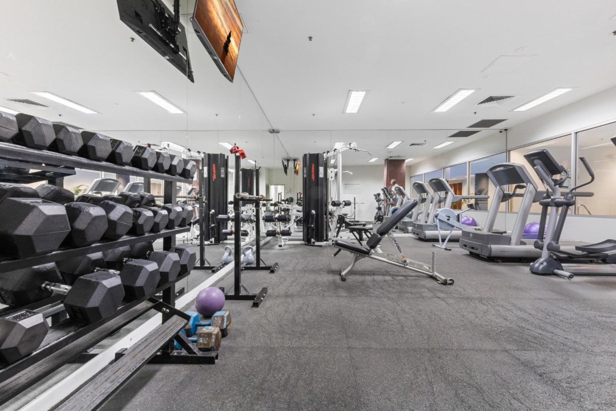 Impeccably Chic 2-bed With Views & Fab Amenities *
