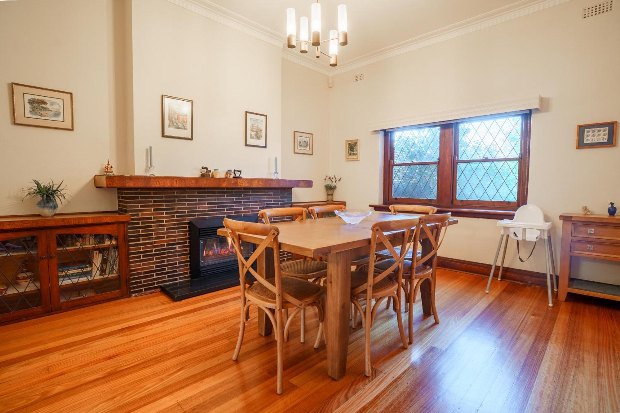 Elegant Caulfield North Family *