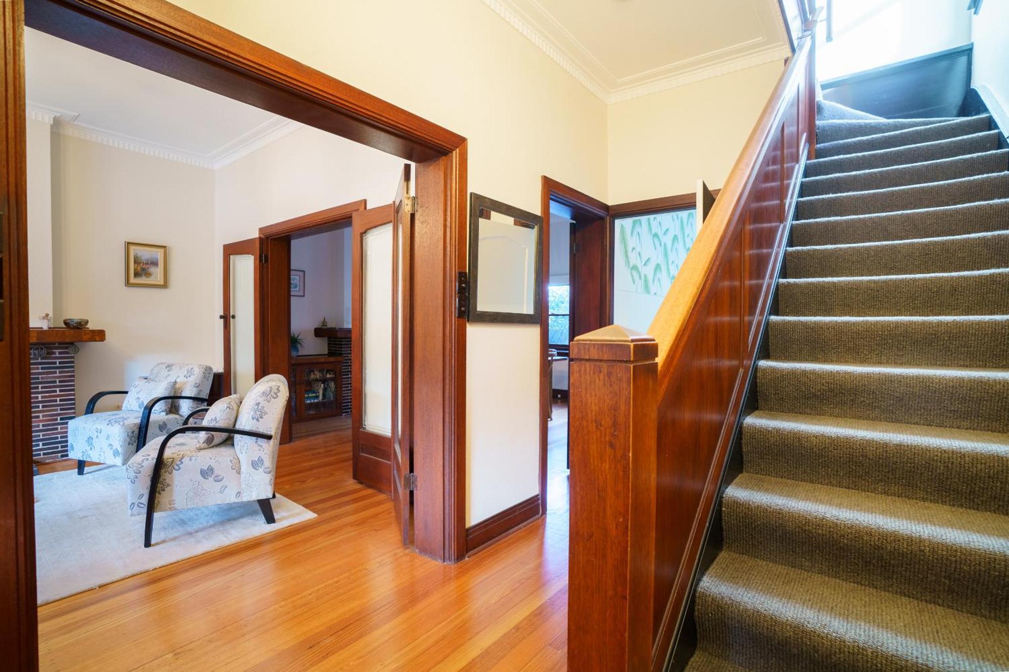 Elegant Caulfield North Family Holiday home
