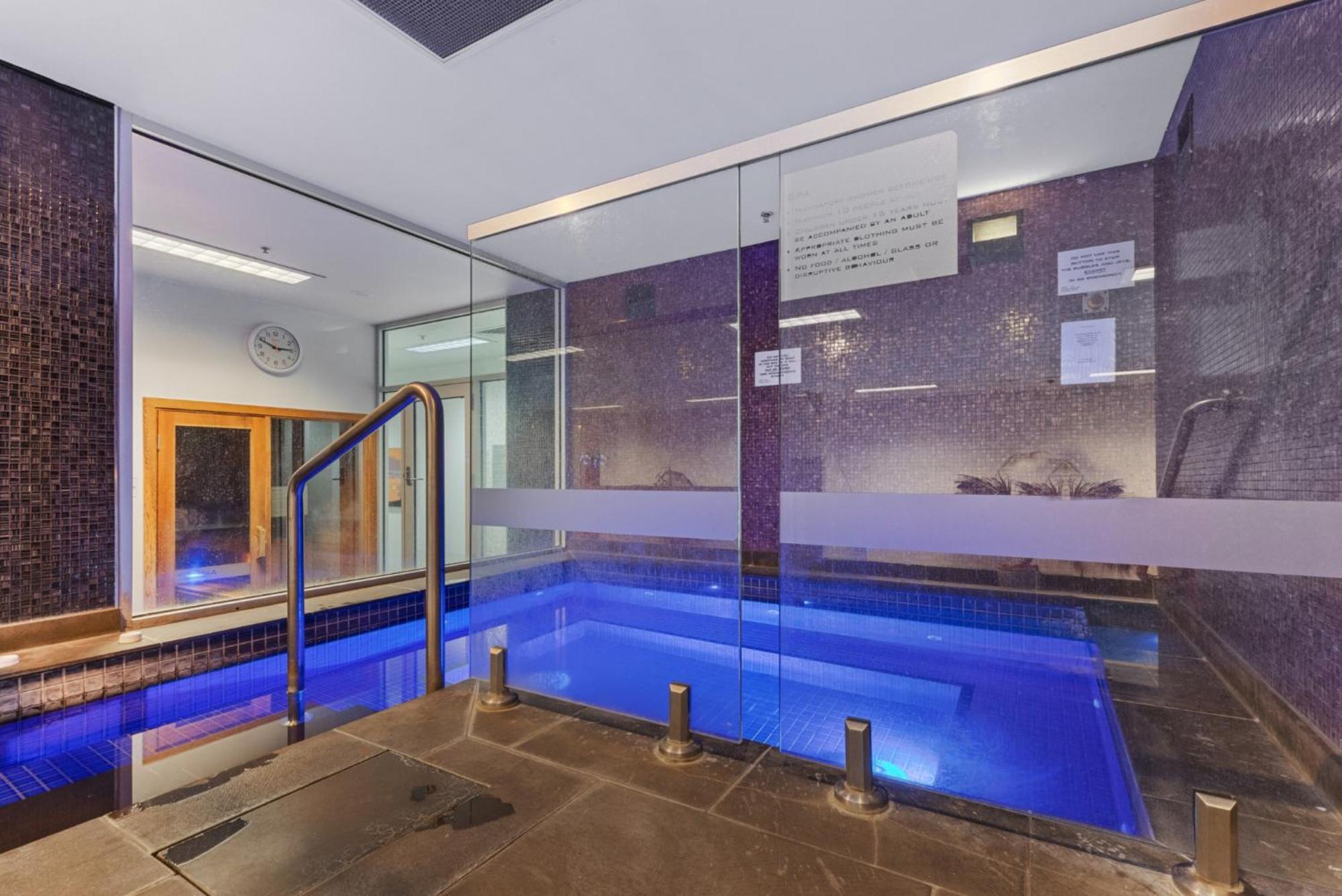 Apartment Impeccably Chic 2-bed With Views & Fab Amenities Melbourne