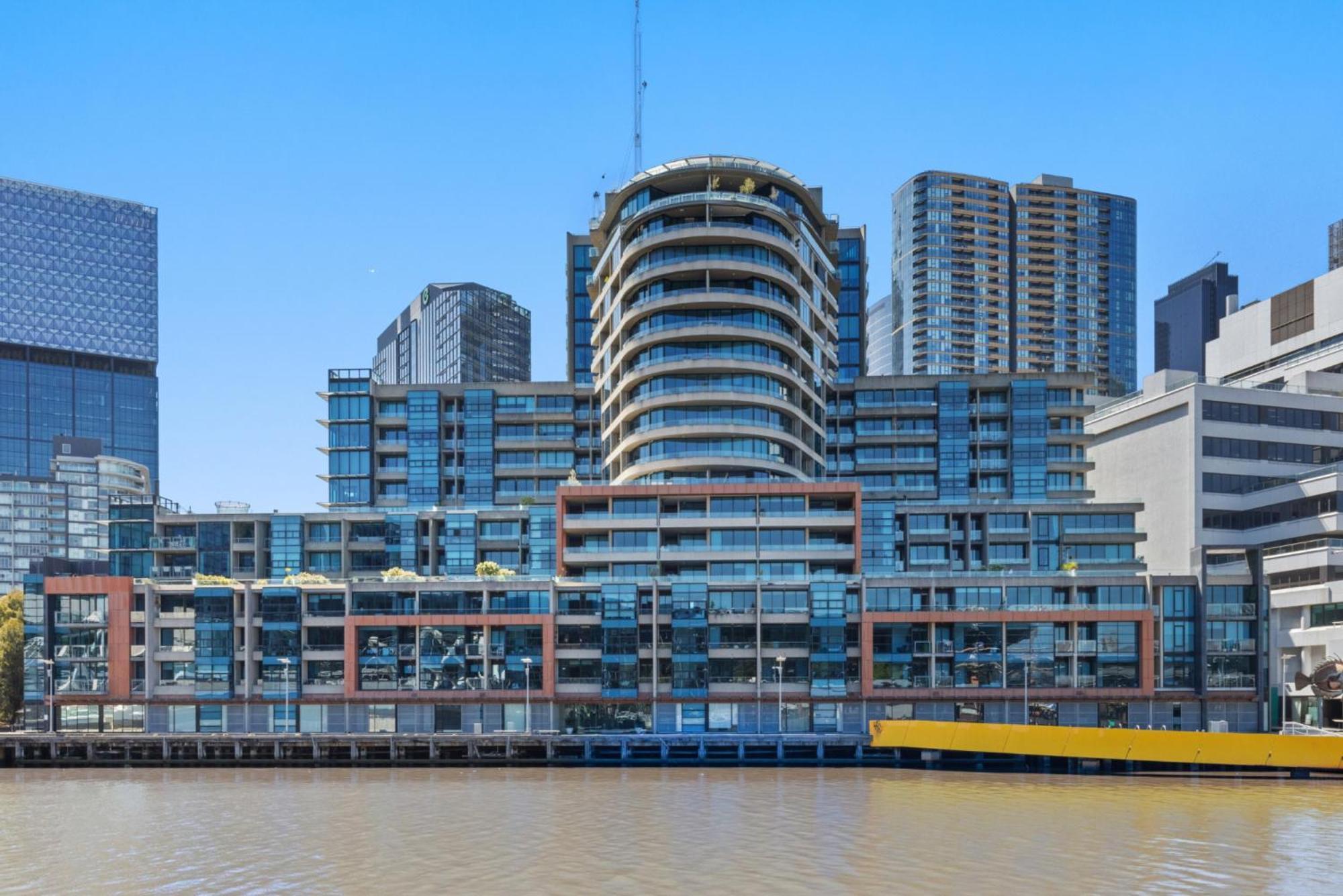 Apartment Impeccably Chic 2-bed With Views & Fab Amenities Melbourne