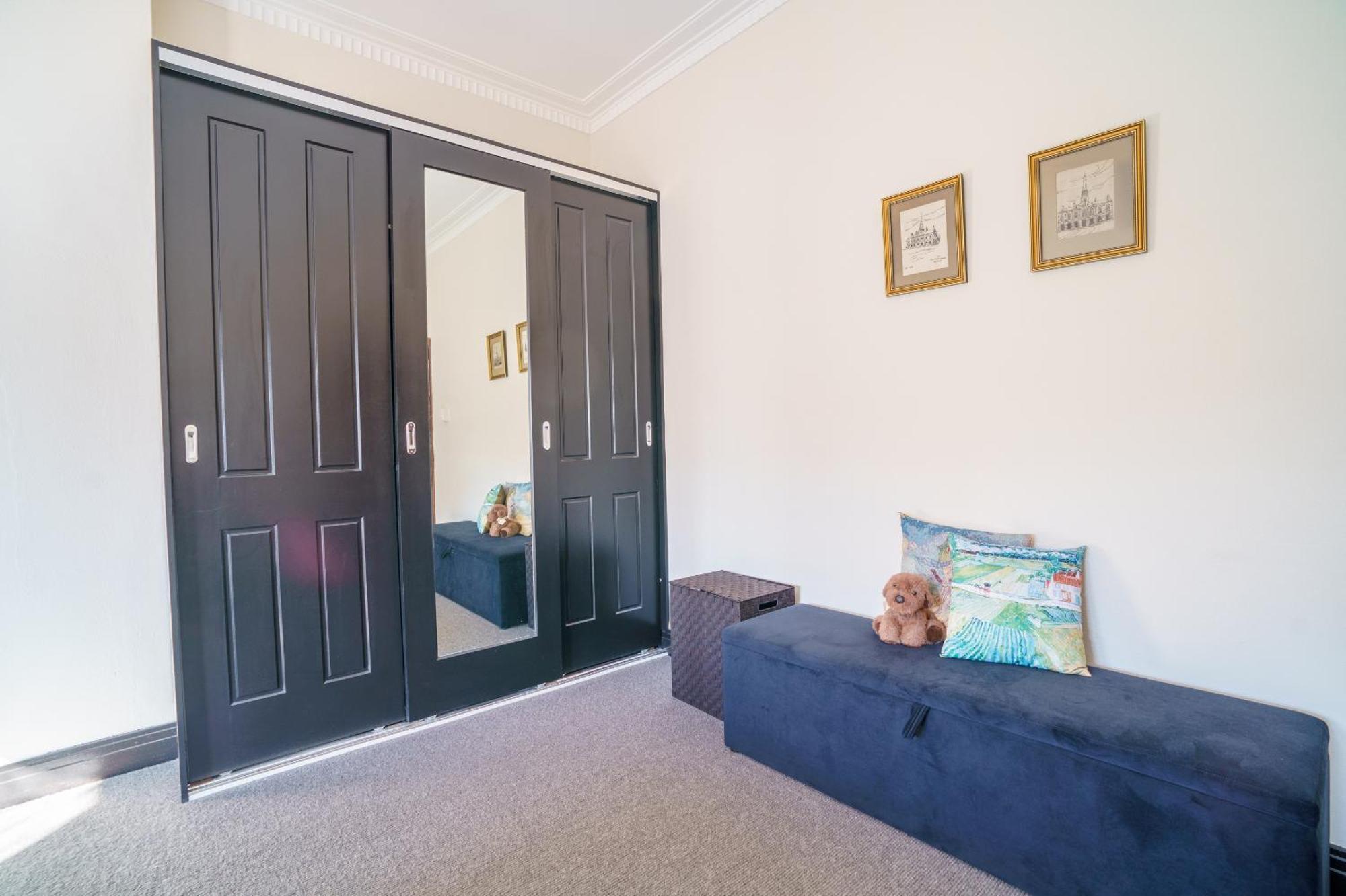 Elegant Caulfield North Family *