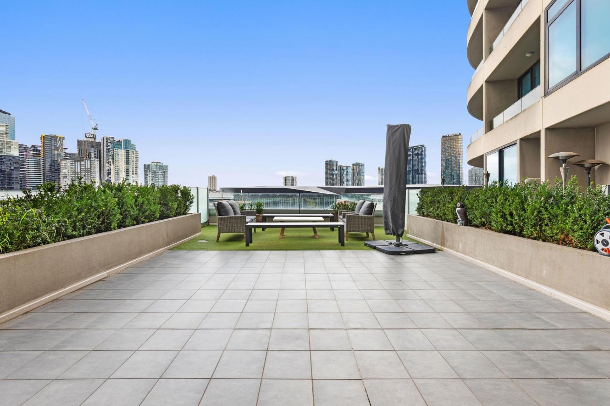 Impeccably Chic 2-bed With Views & Fab Amenities Apartment