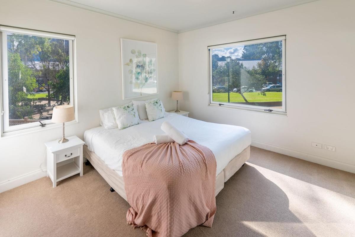 Large Bright 4 Bdrm Southbank * Melbourne