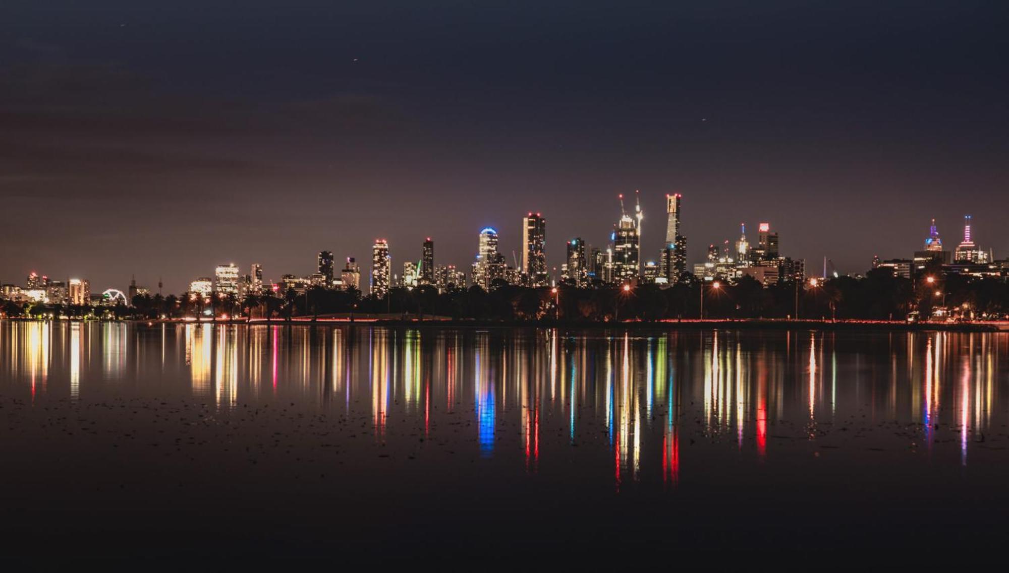Apartment Spectacular 3-bedroom Penthouse With Private Lift On St Kilda Rd *