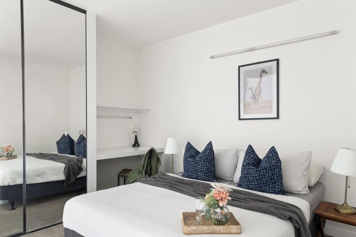 A Chic 2br Near Free Parking Apartment