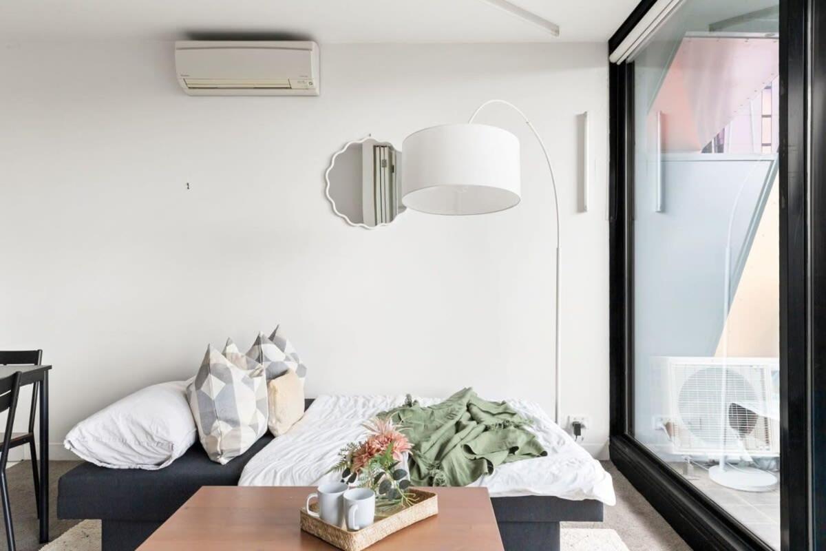 A Chic 2br Near Free Parking * Melbourne