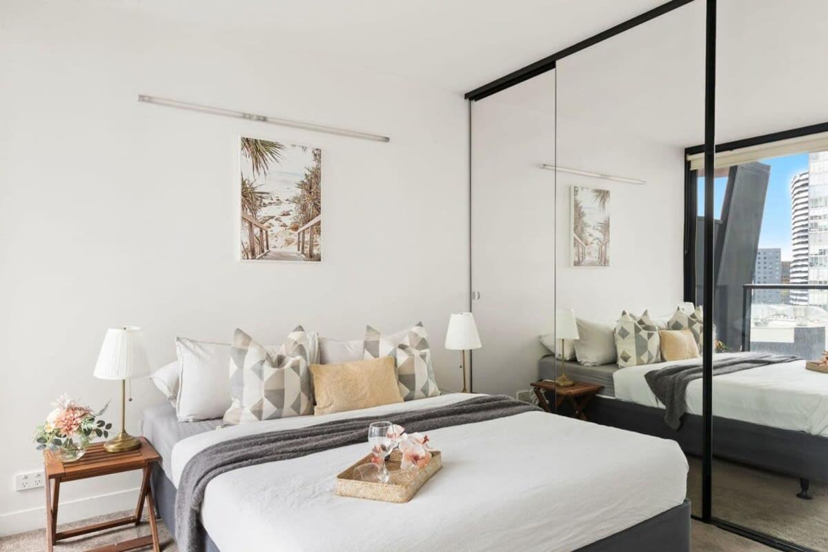 A Chic 2br Near Free Parking Apartment Melbourne
