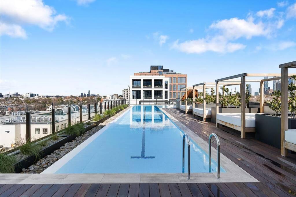 Modern, Luxury Oasis Apartment Melbourne