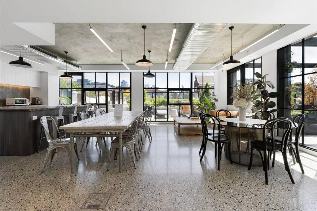 Modern, Luxury Oasis * Melbourne