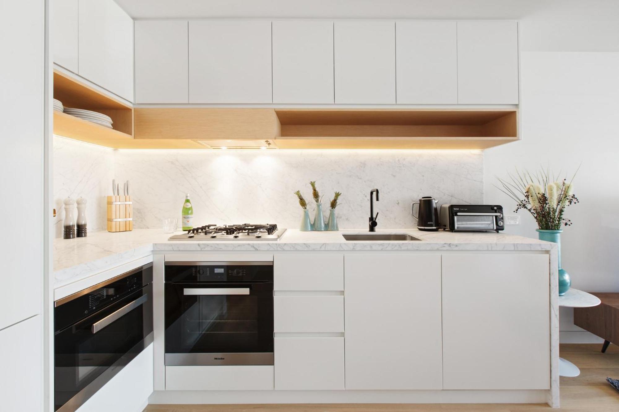 Chic 1-bed With A Sleek Balcony Near Shops Melbourne