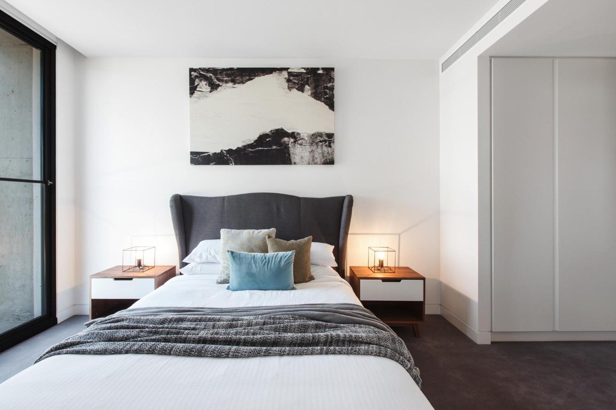 Chic 1-bed With A Sleek Balcony Near Shops *